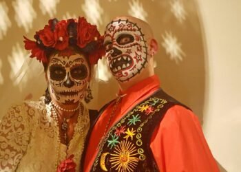 Dia de los Muertos Celebrations: Honoring Tradition Through Art and Community