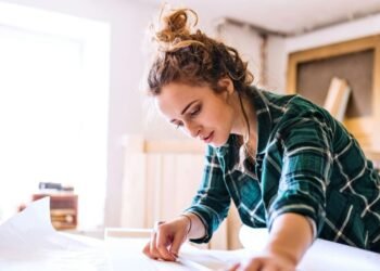The Creative Entrepreneur Mindset: Balancing Passion and Business Acumen for Success
