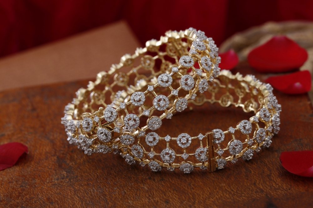 The Figure-Eight Safety Catch: Non-Negotiable Features for Modern Diamond Bracelets