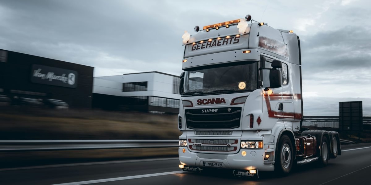 What Makes Georgia Truck Accident Claims More Complex Than Car Accidents?